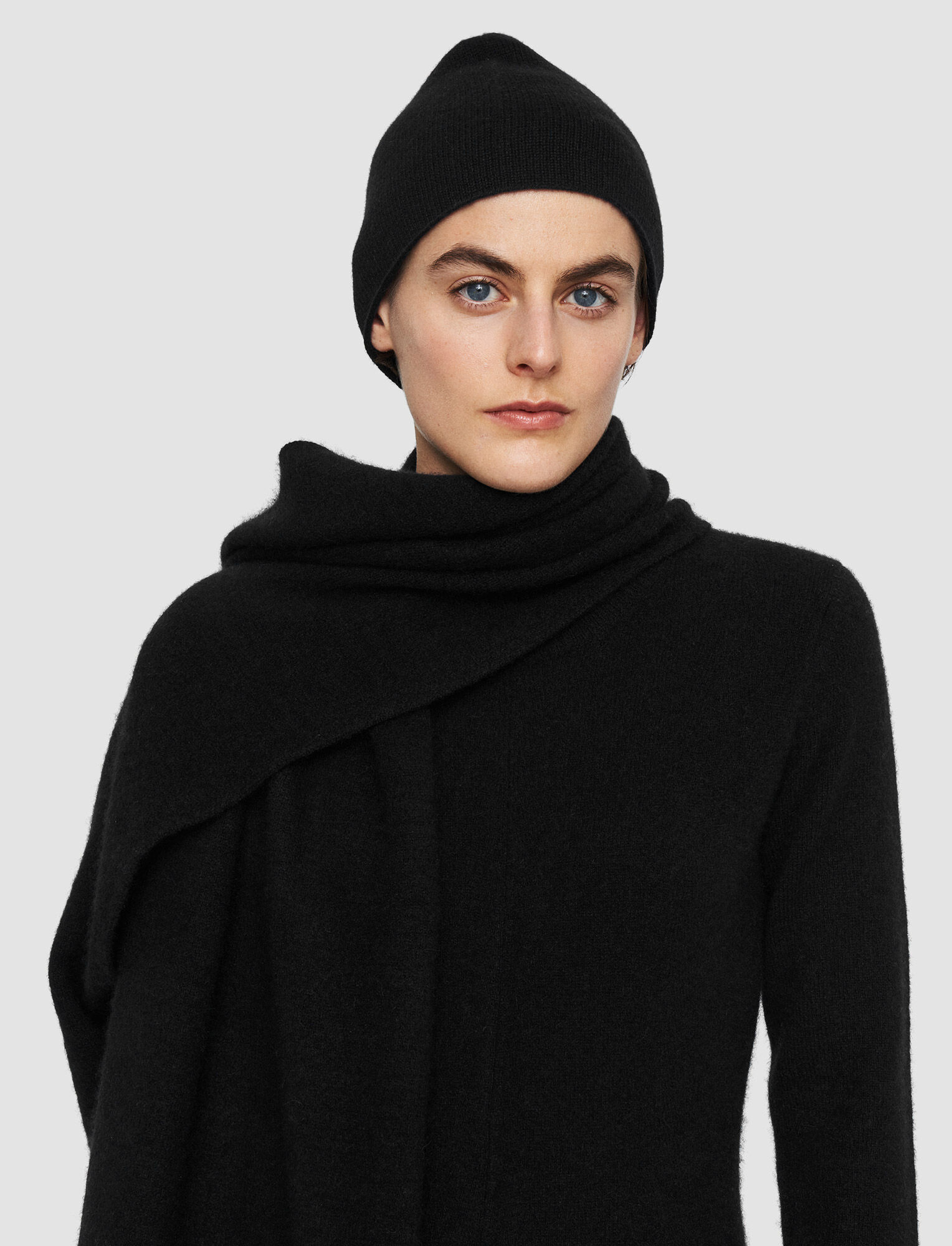 Joseph, Hat-Pure Cashmere, in Black